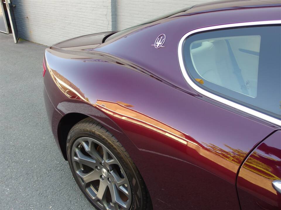 Image 20/98 of Maserati GranTurismo 4.2 (2008)