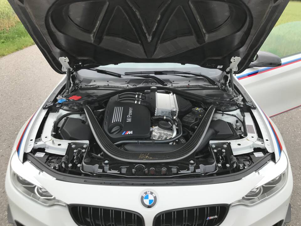 Bild 15/25 von BMW M4 GTS &quot;DTM Champion Edition&quot; (2017)