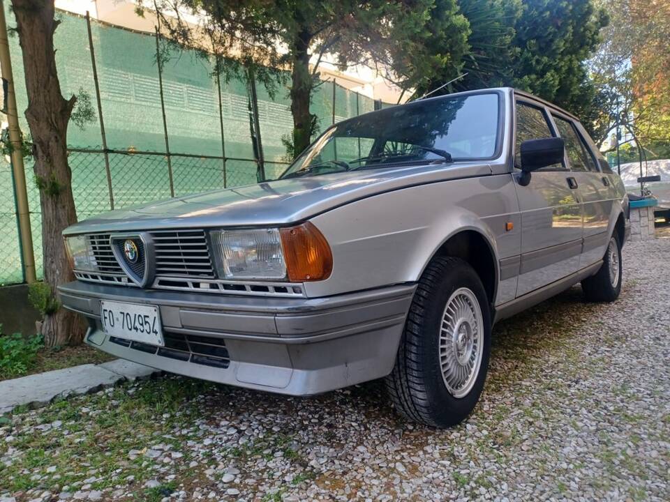 Bild 8/8 von Alfa Romeo Giulietta 1.6 (1984)