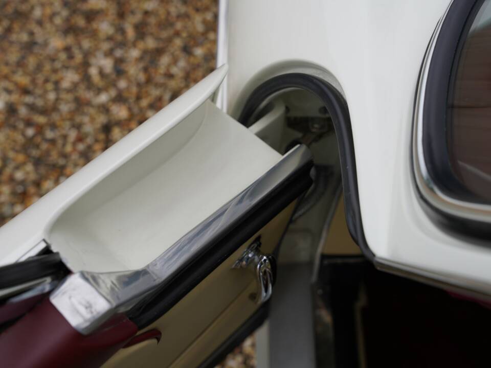Afbeelding 31/50 van Aston Martin DB 4 (1961)