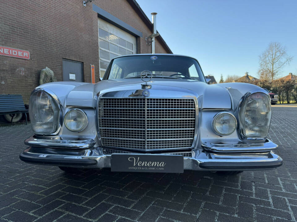 Image 2/21 de Mercedes-Benz 280 SE 3,5 (1970)