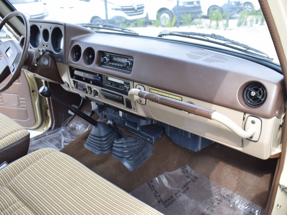 Image 14/24 of Toyota Land Cruiser FJ 60 (1984)