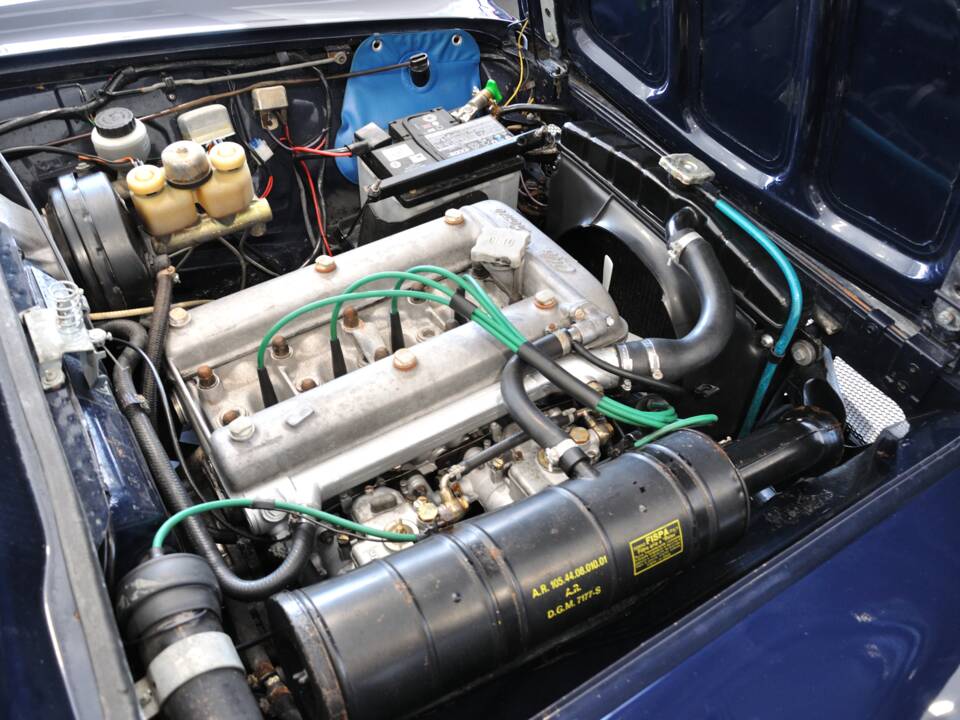Bild 12/30 von Alfa Romeo Giulia GT 1300 Junior (1971)