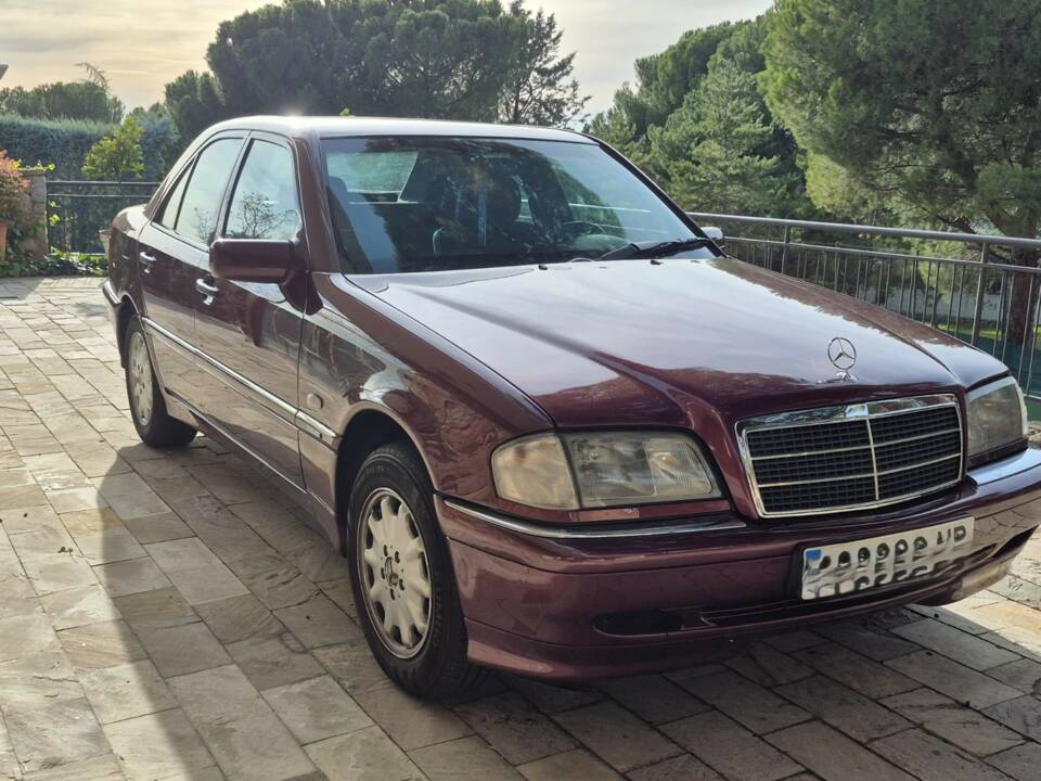 Immagine 2/10 di Mercedes-Benz C 180 (1997)