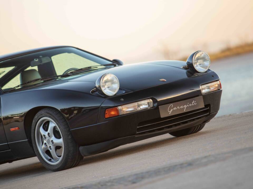 Image 11/63 of Porsche 928 GTS (1994)