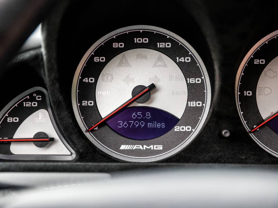 Image 33/41 of Mercedes-Benz SL 55 AMG (2003)