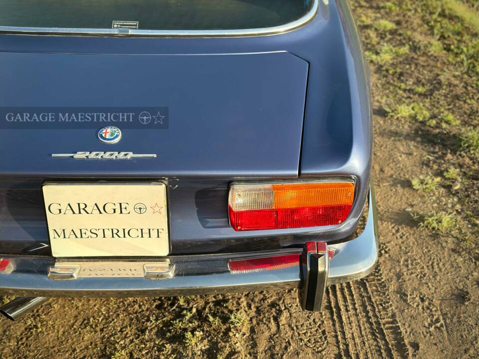 Afbeelding 28/99 van Alfa Romeo 2000 GT Veloce (1973)