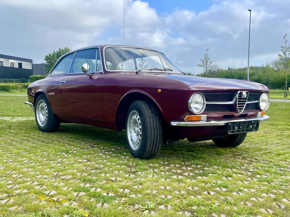 Afbeelding 4/37 van Alfa Romeo Giulia 1600 GT Junior (1974)