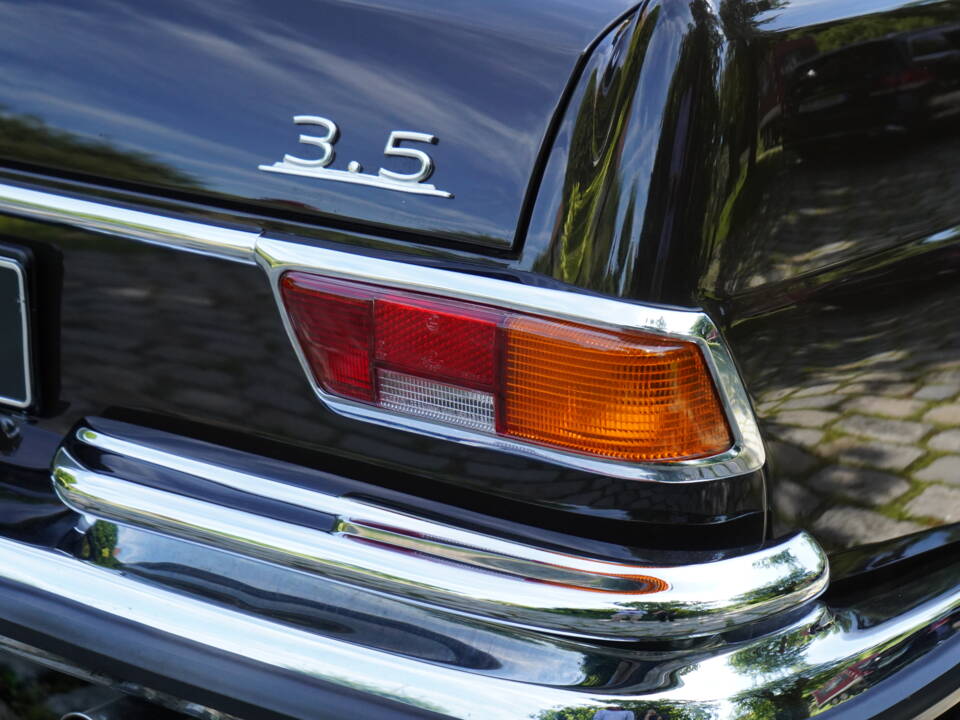 Image 4/19 of Mercedes-Benz 280 SE 3,5 (1971)