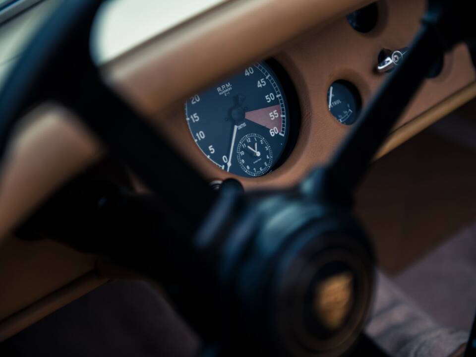 Image 28/45 of Jaguar XK 120 OTS (1950)