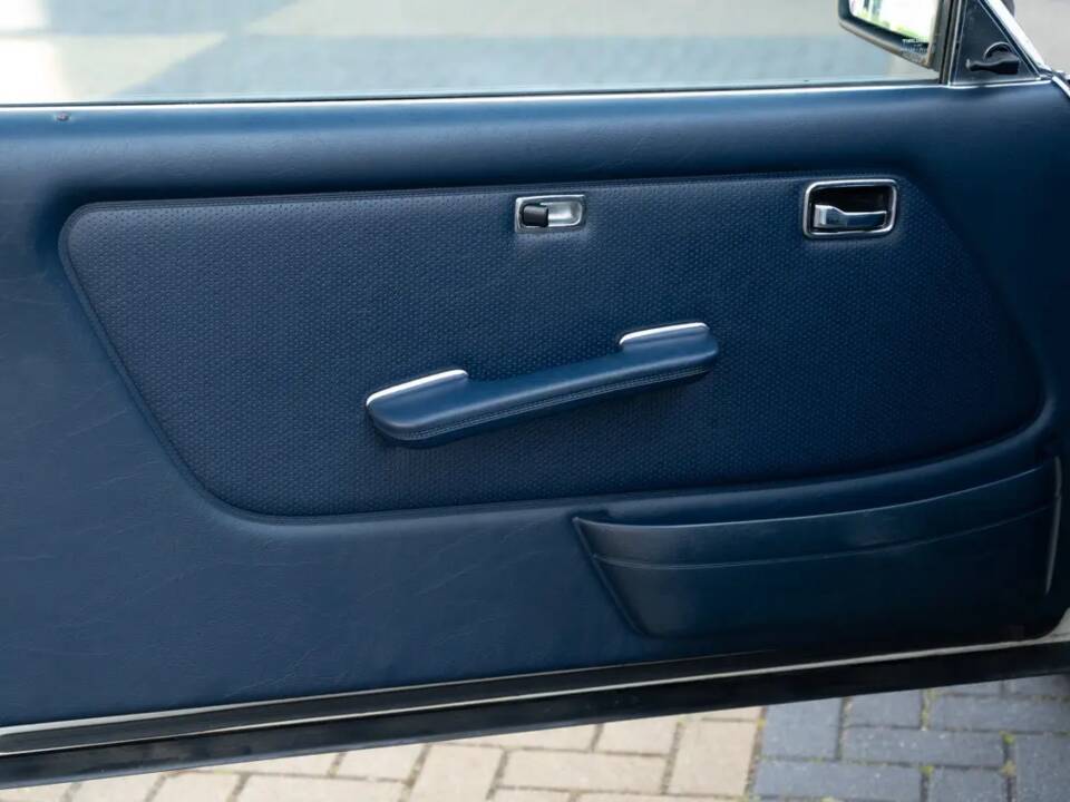 Image 20/62 of Mercedes-Benz 280 CE (1982)