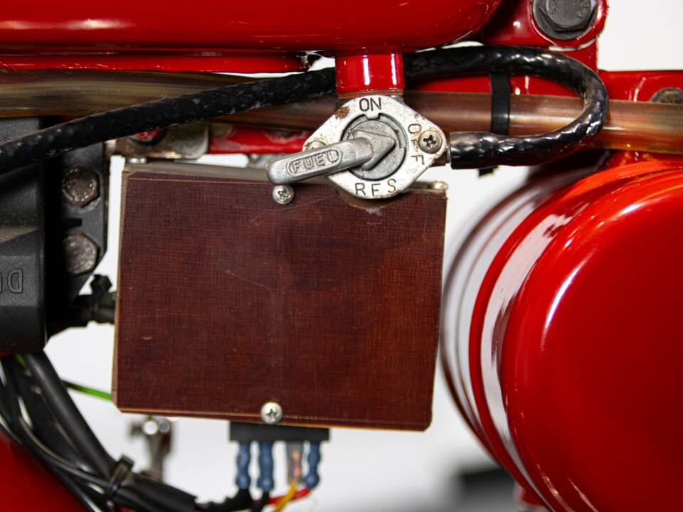 Imagen 49/50 de Moto Guzzi DUMMY (1957)