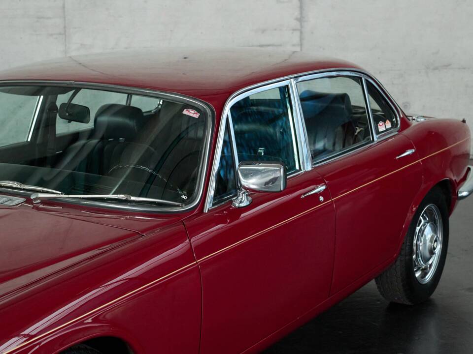 Bild 12/50 von Jaguar XJ 6 L 4.2 (1974)