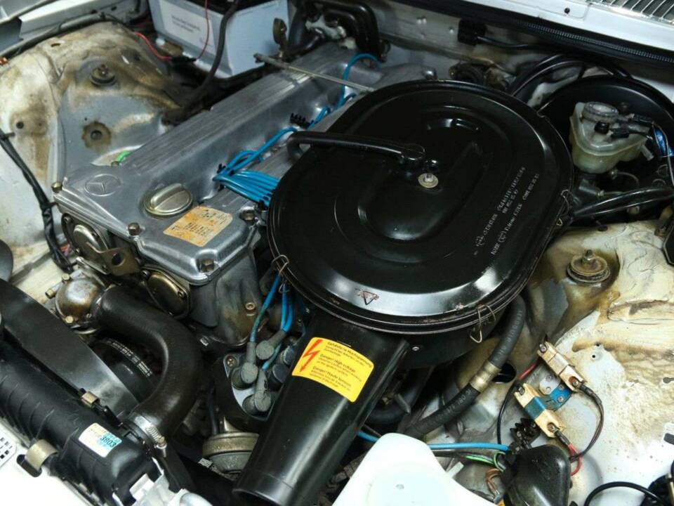 Image 39/50 of Mercedes-Benz 280 CE (1980)