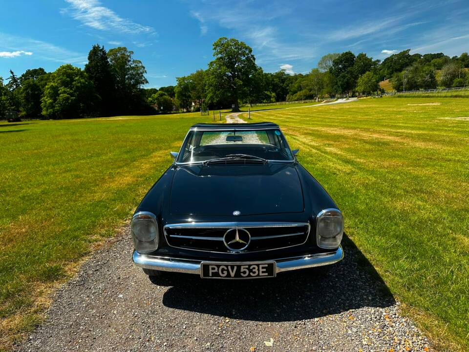 Image 53/55 of Mercedes-Benz 230 SL (1967)