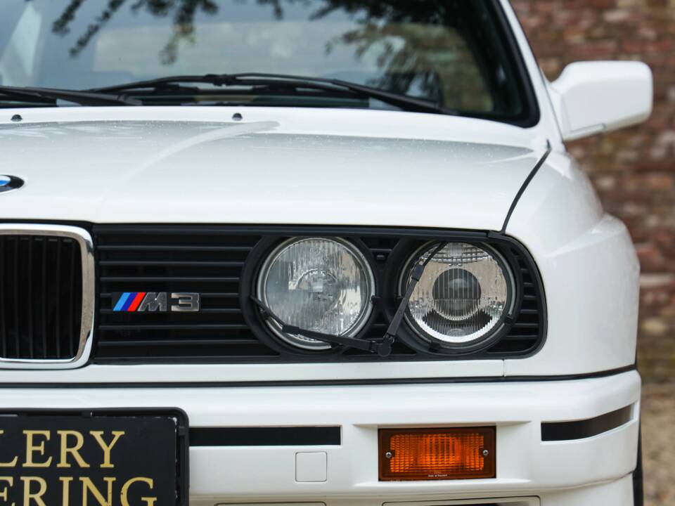 Image 34/50 of BMW M3 (1990)