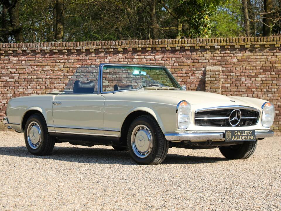 Image 33/50 of Mercedes-Benz 250 SL (1967)
