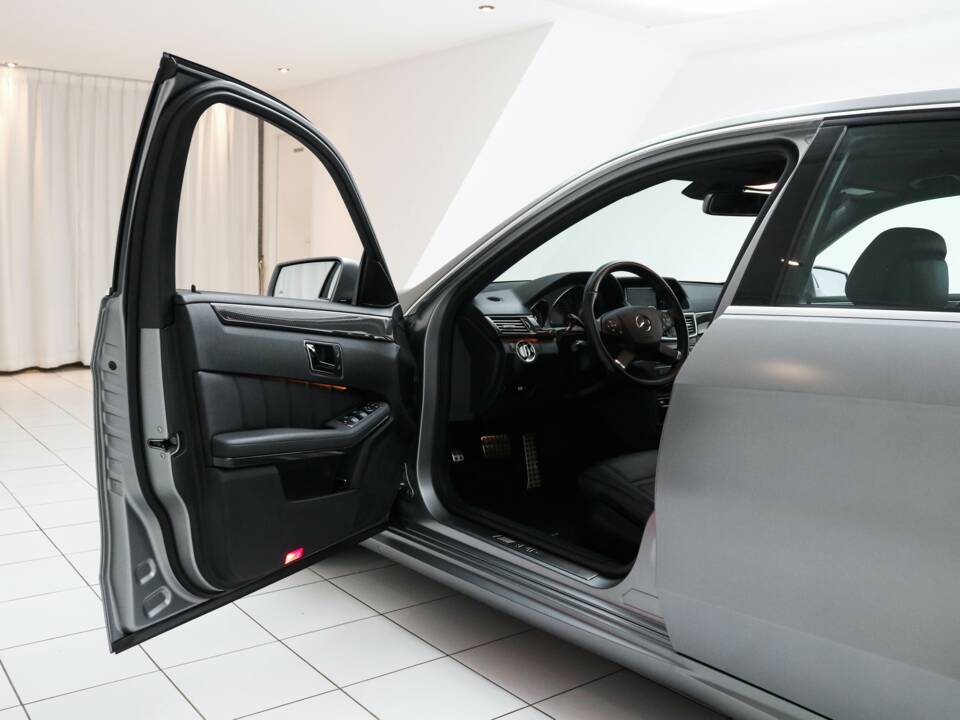 Bild 5/19 von Mercedes-Benz E 63 AMG (2009)