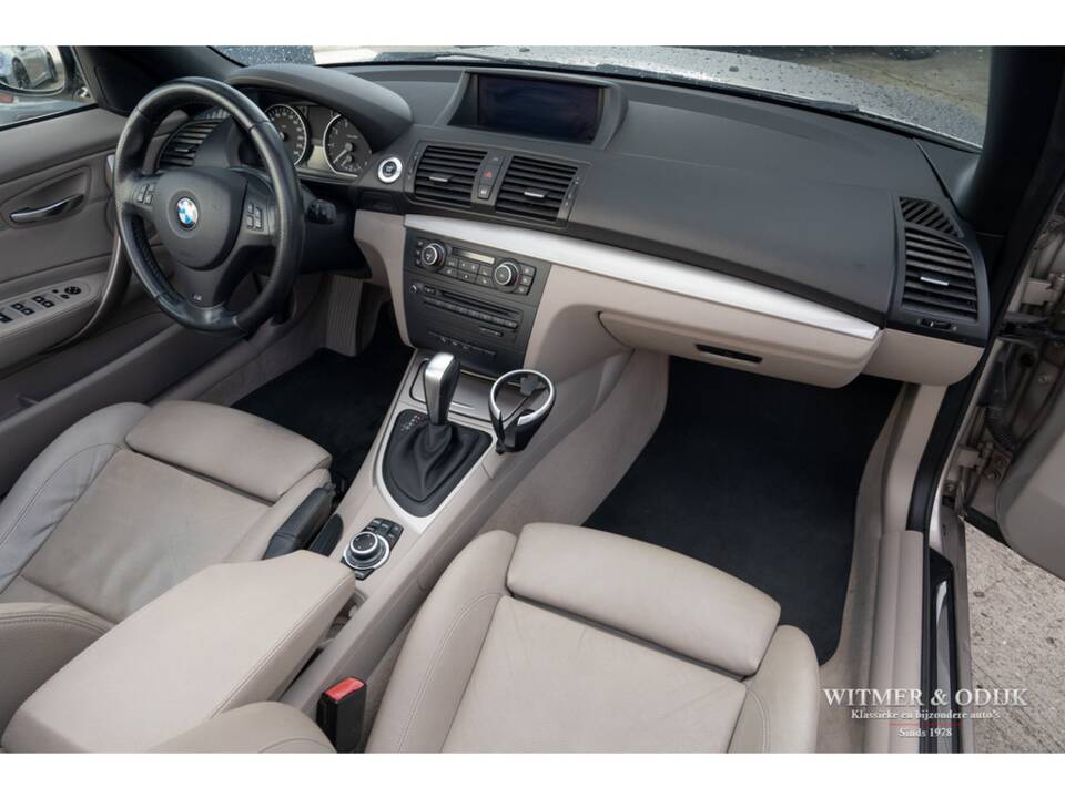 Image 14/33 de BMW 118i (2010)