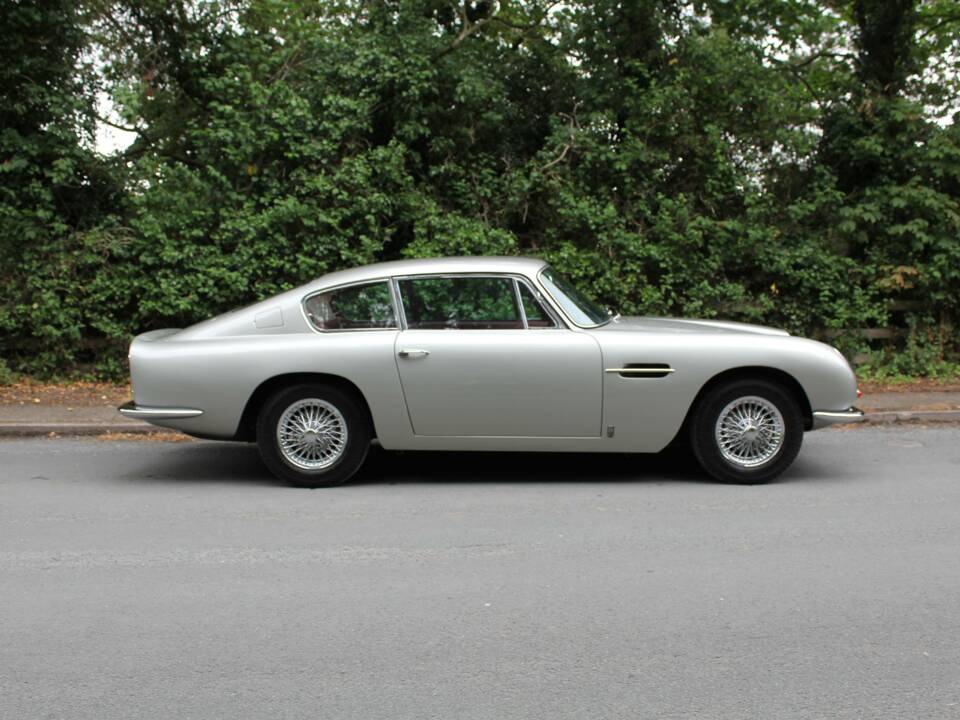 Imagen 7/18 de Aston Martin DB 6 (1966)