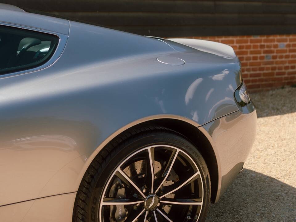 Image 36/96 of Aston Martin DB 9 GT "Bond Edition" (2015)
