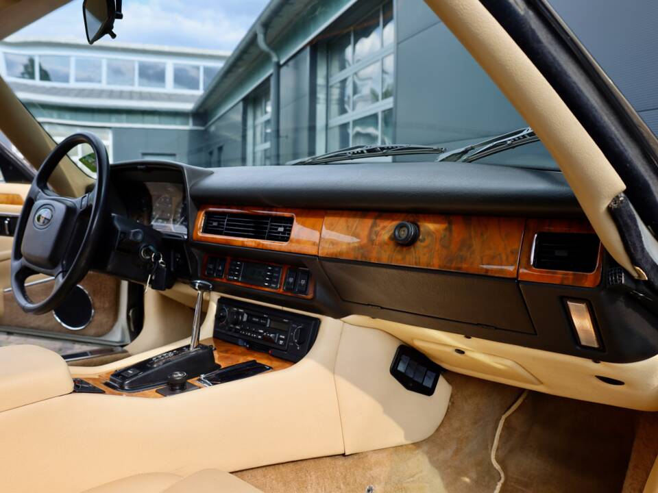 Image 11/29 of Jaguar XJS 4.0 (1991)