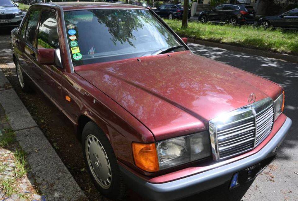 Bild 2/4 von Mercedes-Benz 190 E 1.8 Avantgarde "Rosso" (1993)