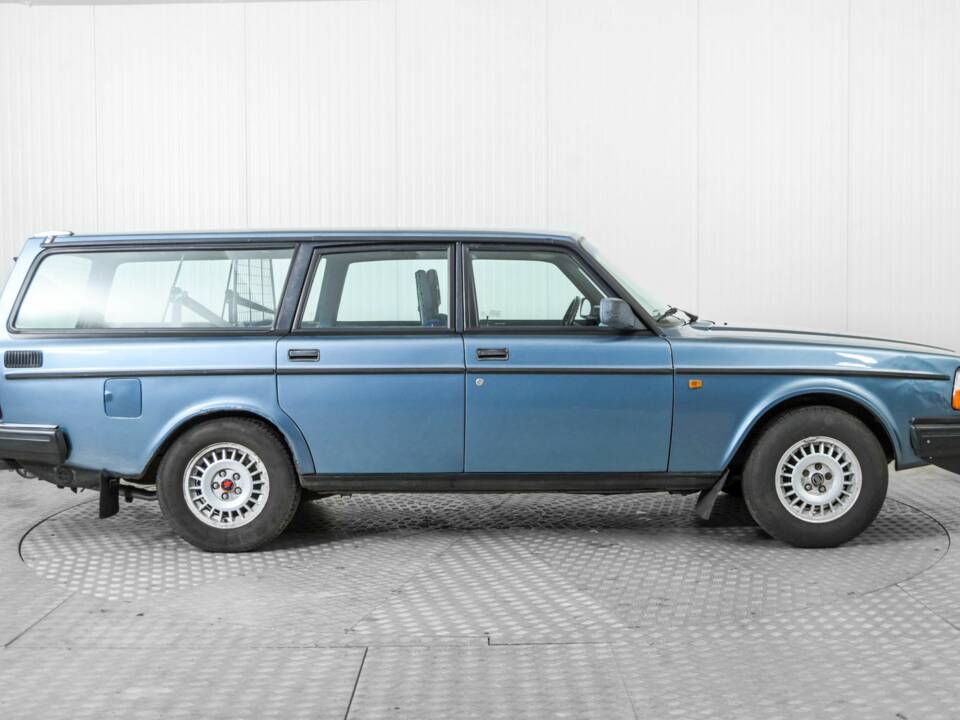 Image 10/50 de Volvo 240 Turbo (1983)