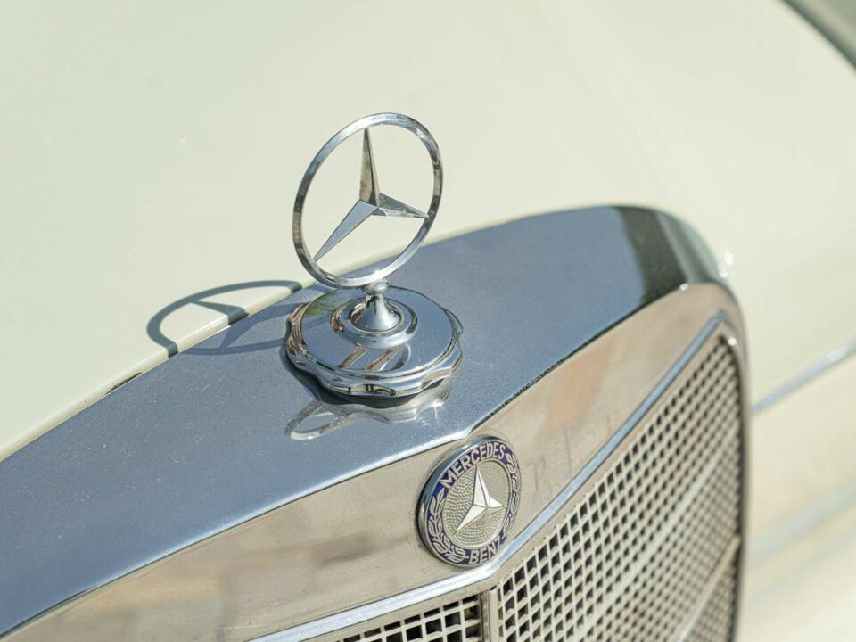 Bild 10/50 von Mercedes-Benz 200 (1966)