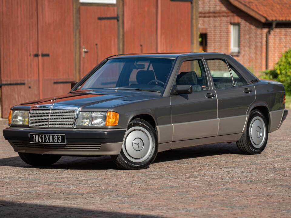 Immagine 1/73 di Mercedes-Benz 190 D 2.5 (1990)
