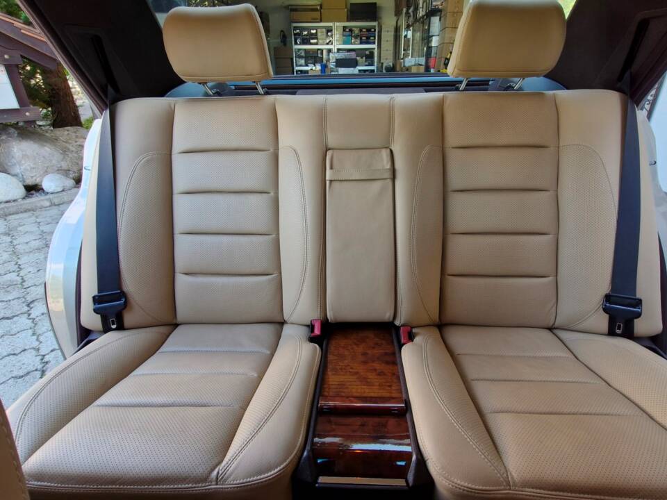Immagine 11/20 di Mercedes-Benz 500 E (1991)