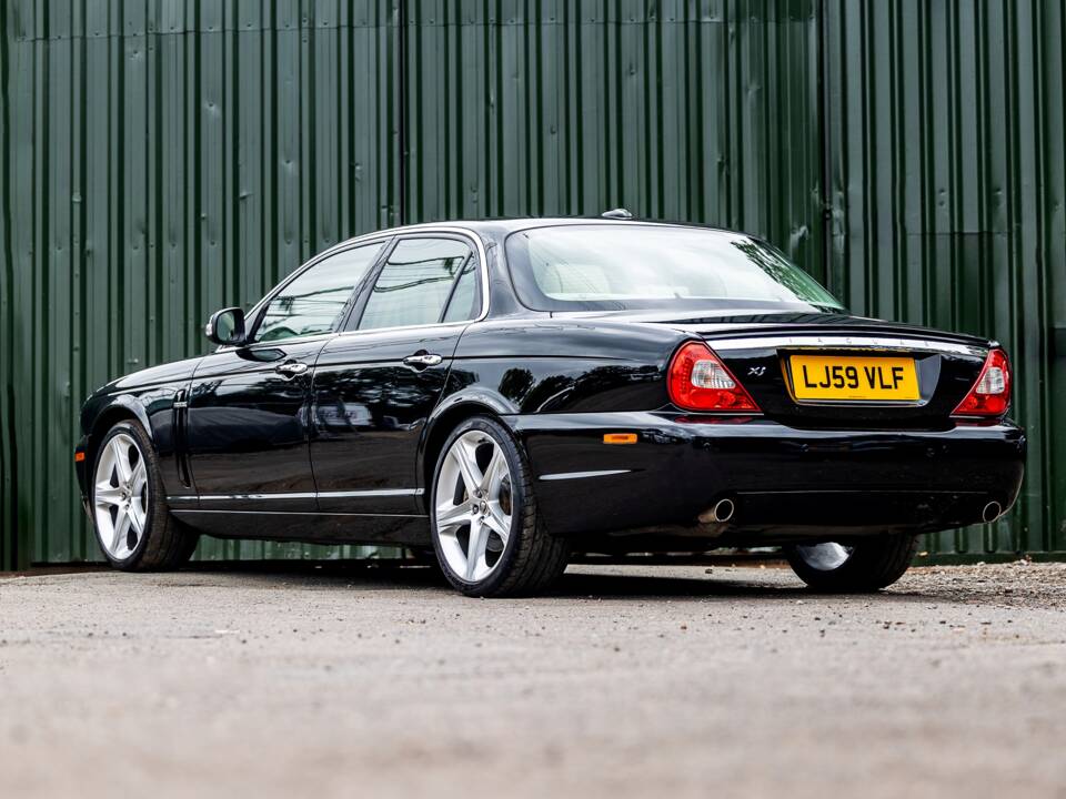 Bild 3/50 von Jaguar XJ 3.0 (2009)