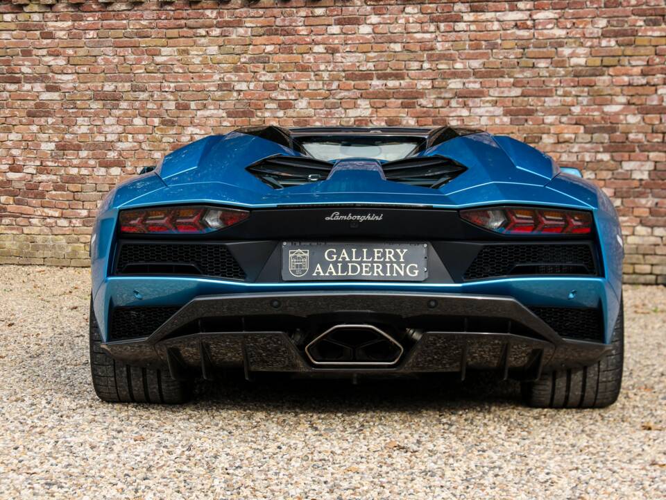 Image 6/50 of Lamborghini Aventador S (2018)