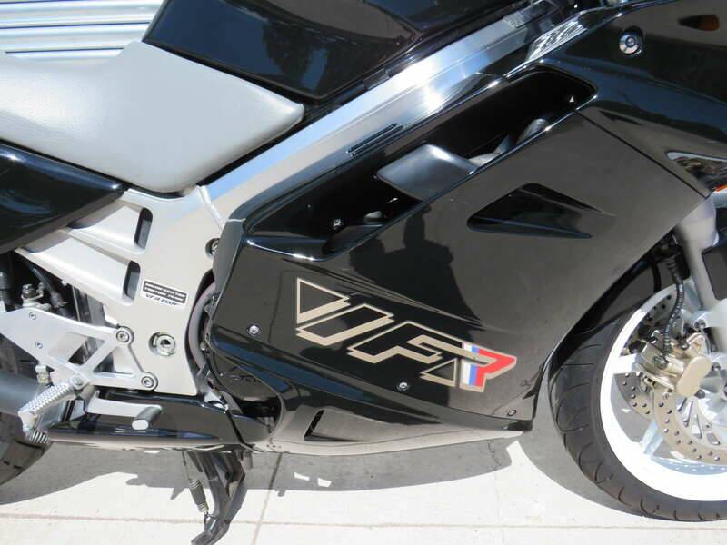 Image 3/44 de Honda VFR 750F (1991)