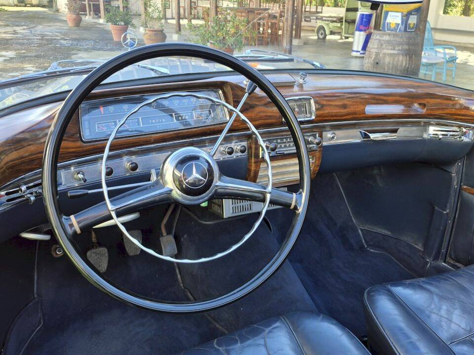 Image 21/61 de Mercedes-Benz 220 S Cabriolet (1957)