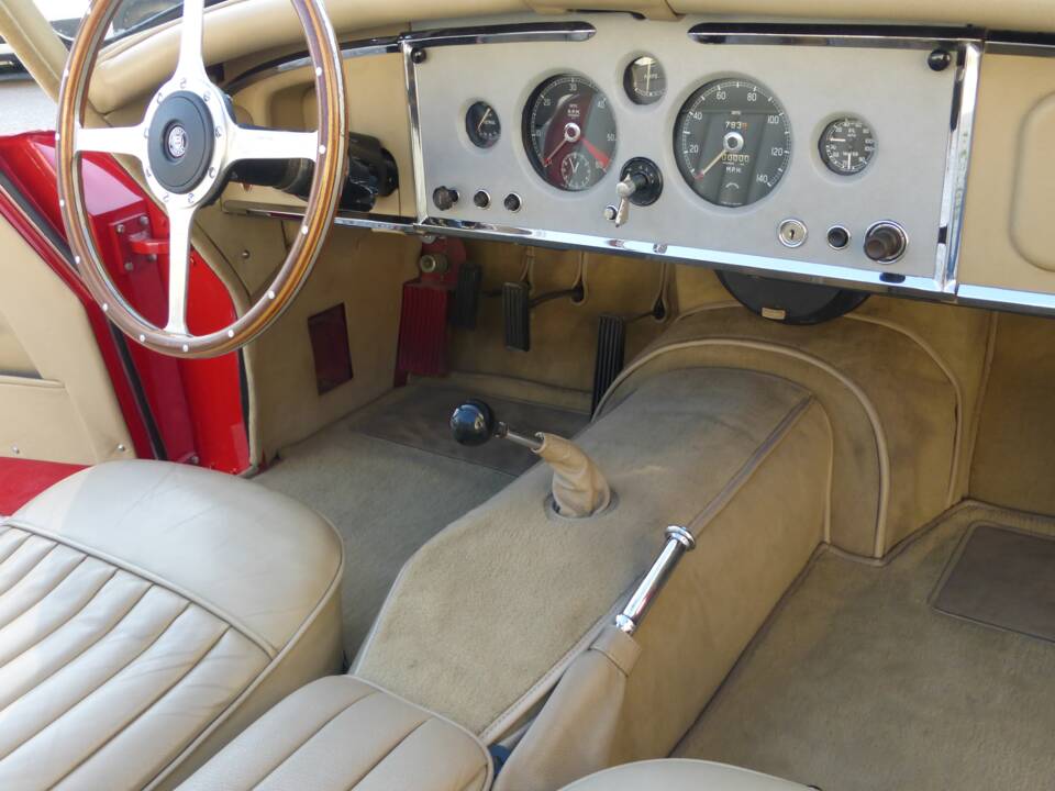 Image 21/174 of Jaguar XK 150 3.4 S OTS (1958)