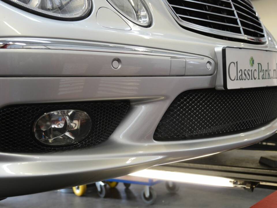 Imagen 75/100 de Mercedes-Benz E 55 AMG (2003)