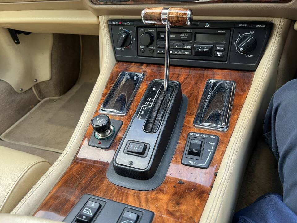 Image 6/8 of Jaguar XJS 4.0 (1994)