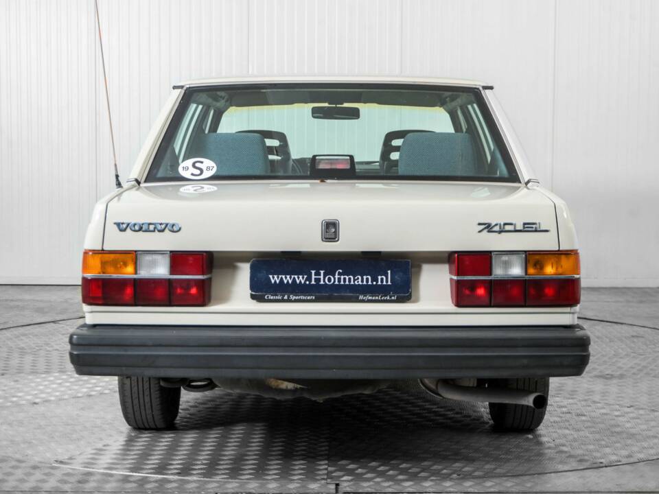 Image 13/50 of Volvo 740 GL (1987)