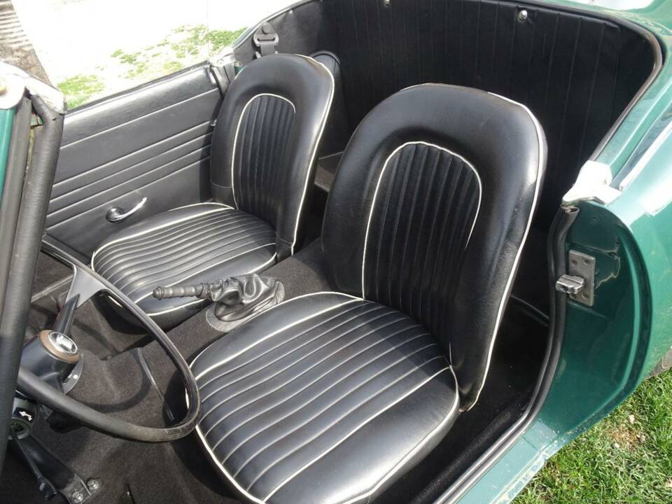 Image 20/49 of Triumph Spitfire Mk II (1965)