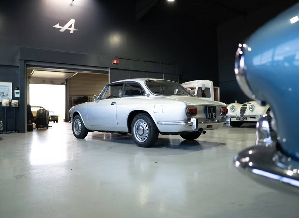 Image 10/27 of Alfa Romeo 1750 GT Veloce (1970)