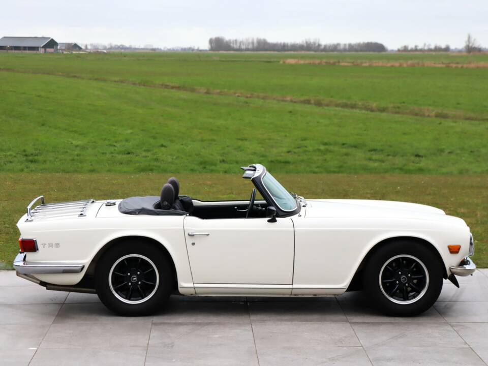 Image 13/50 de Triumph TR 6 (1970)