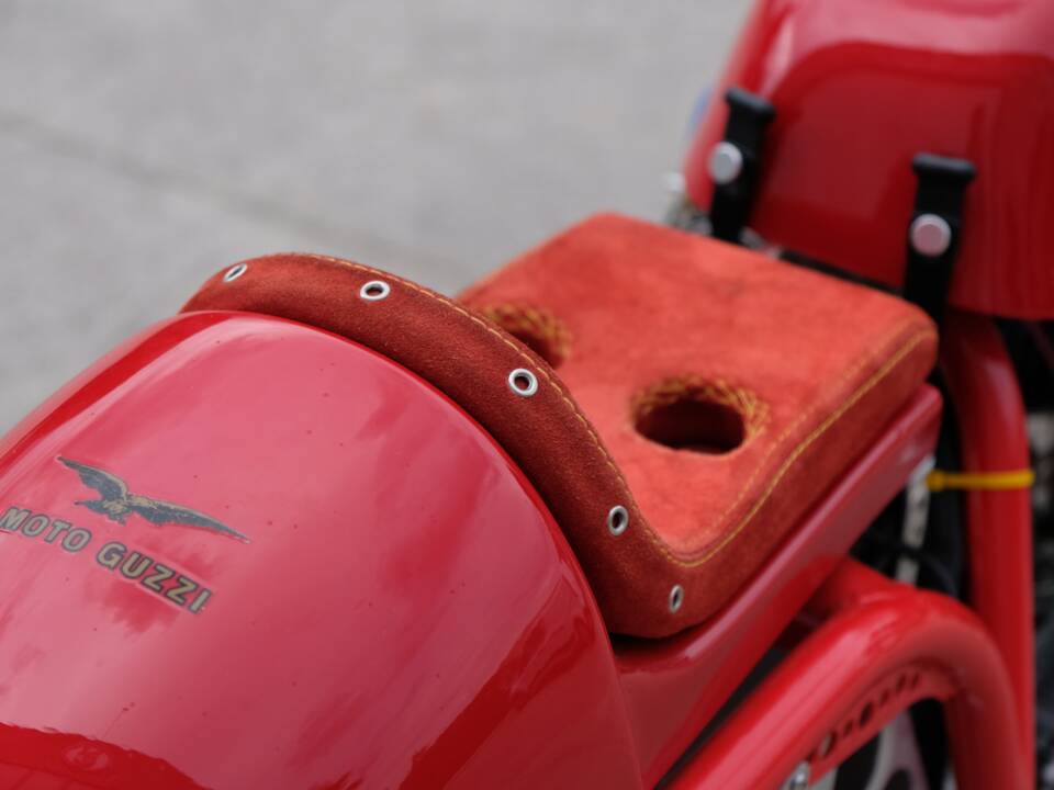 Image 8/44 of Moto Guzzi DUMMY (1972)