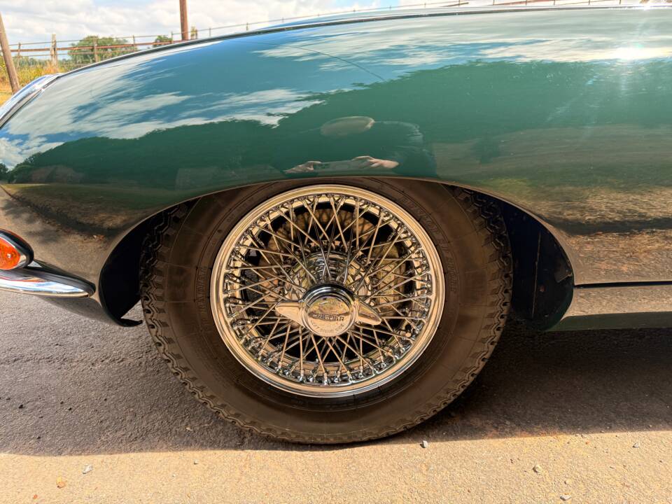 Image 12/30 de Jaguar Type E (2+2) (1966)
