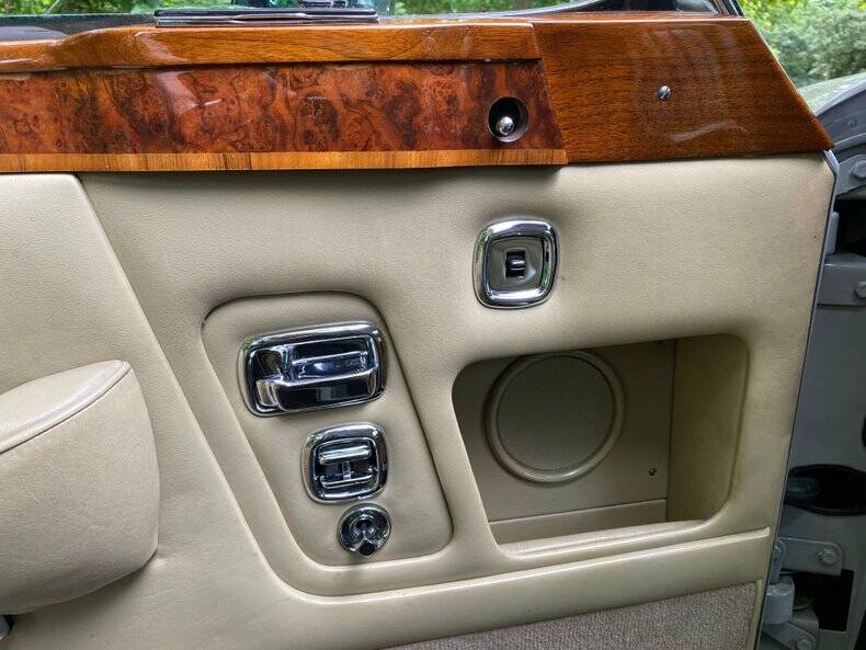 Bild 36/50 von Bentley Corniche (1980)