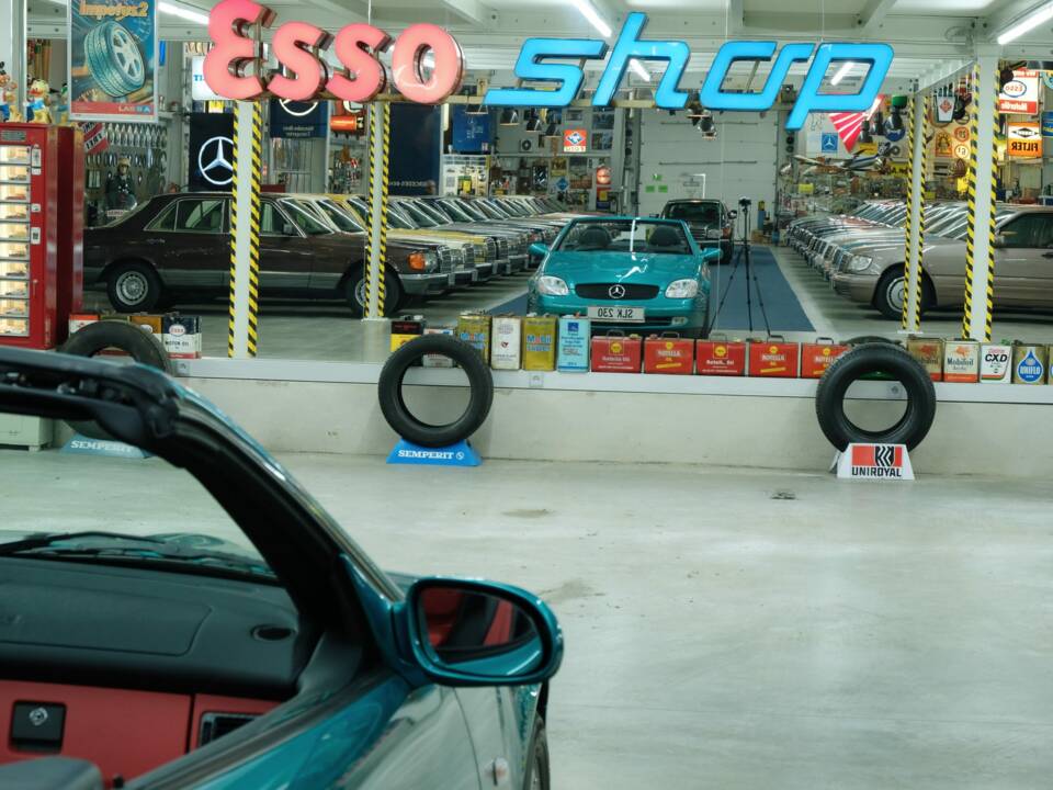 Immagine 12/50 di Mercedes-Benz SLK 230 Kompressor (1998)