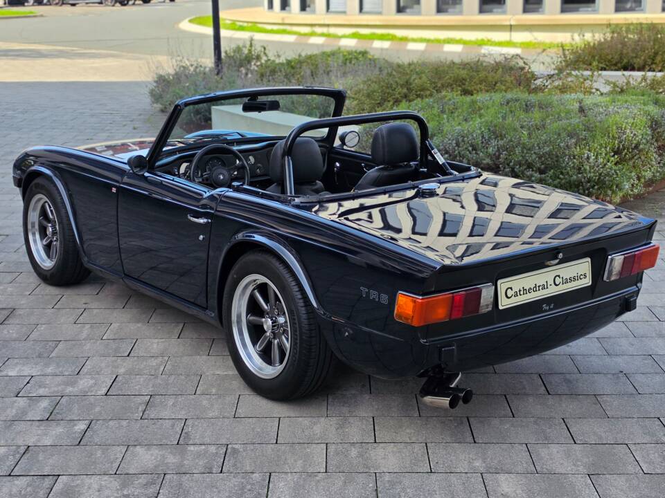 Image 15/49 of Triumph TR 6 PI (1973)