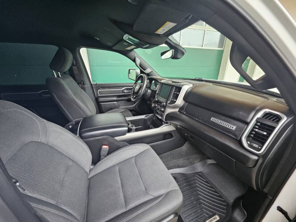 Image 51/62 of Dodge Ram 1500 (2020)