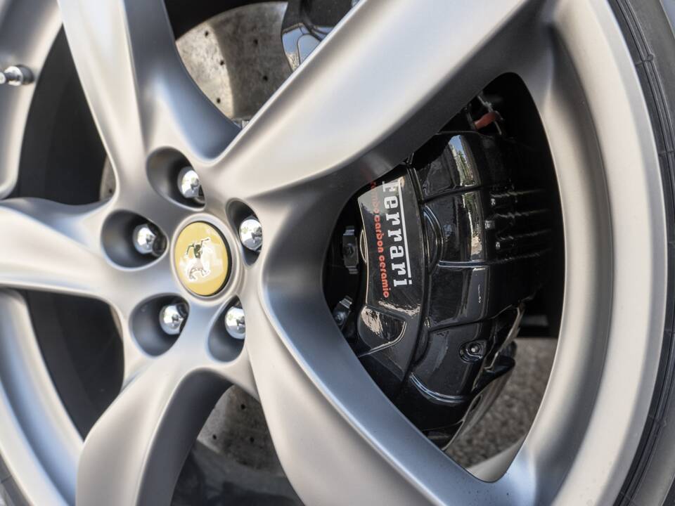 Image 19/21 of Ferrari Purosangue V12 (2025)