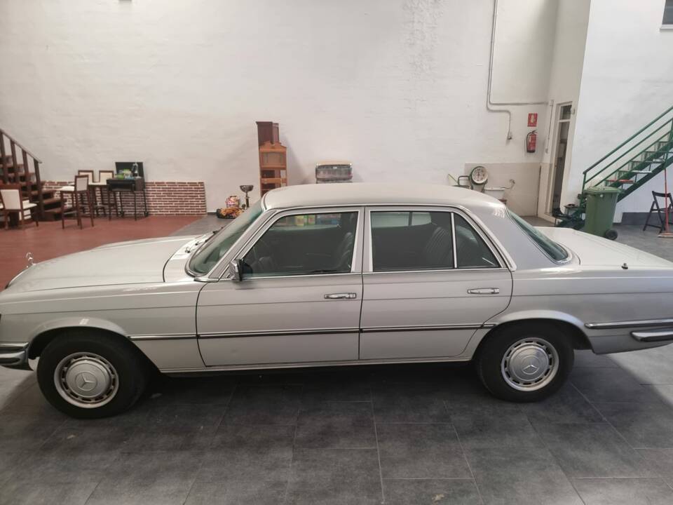 Image 3/5 of Mercedes-Benz 350 SE (1975)